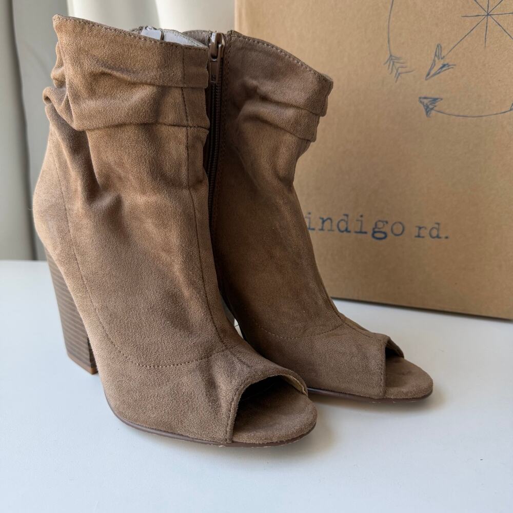 Indigo Rd. (7) Boho Irish Park Taupe Faux Suede Slouch Peep Toe Ankle Booties